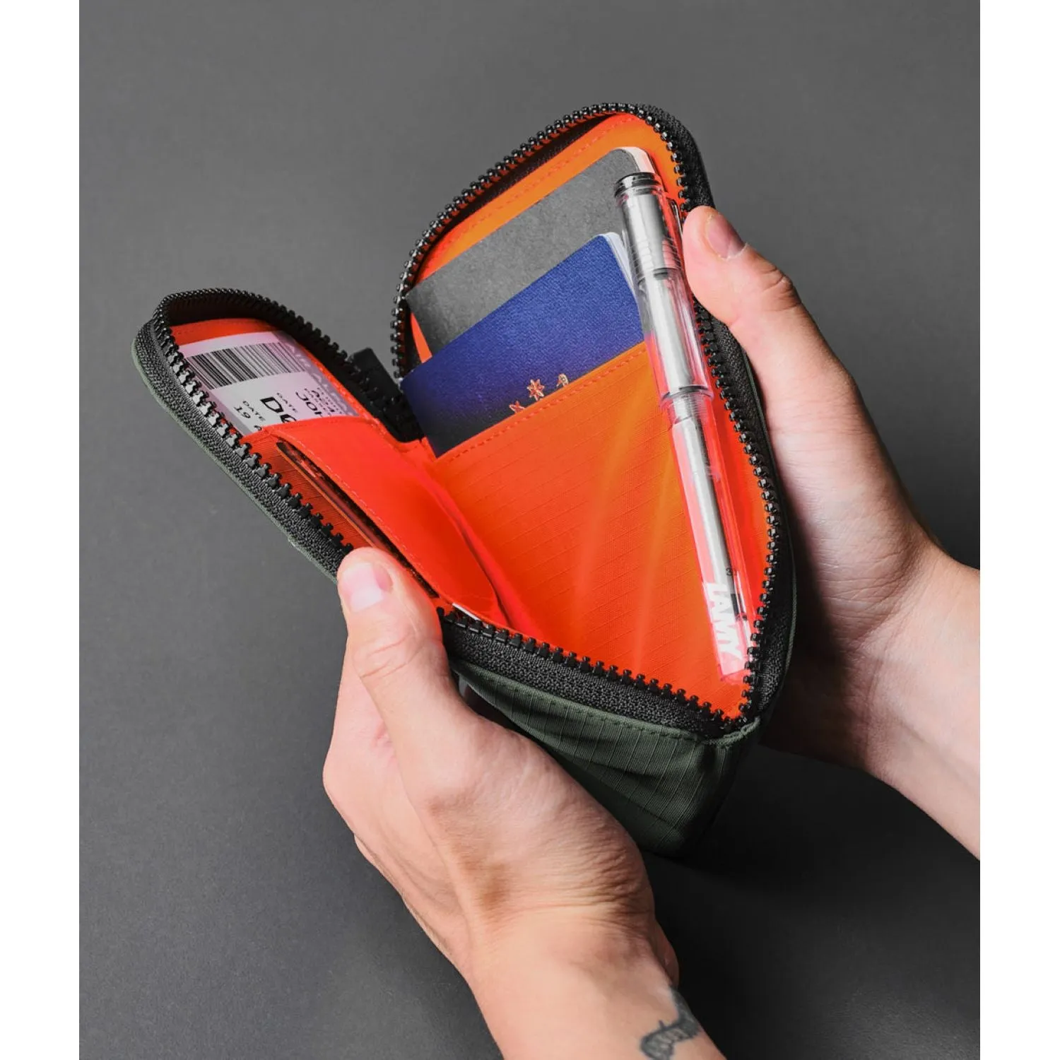 ALPAKA Zip Travel Wallet