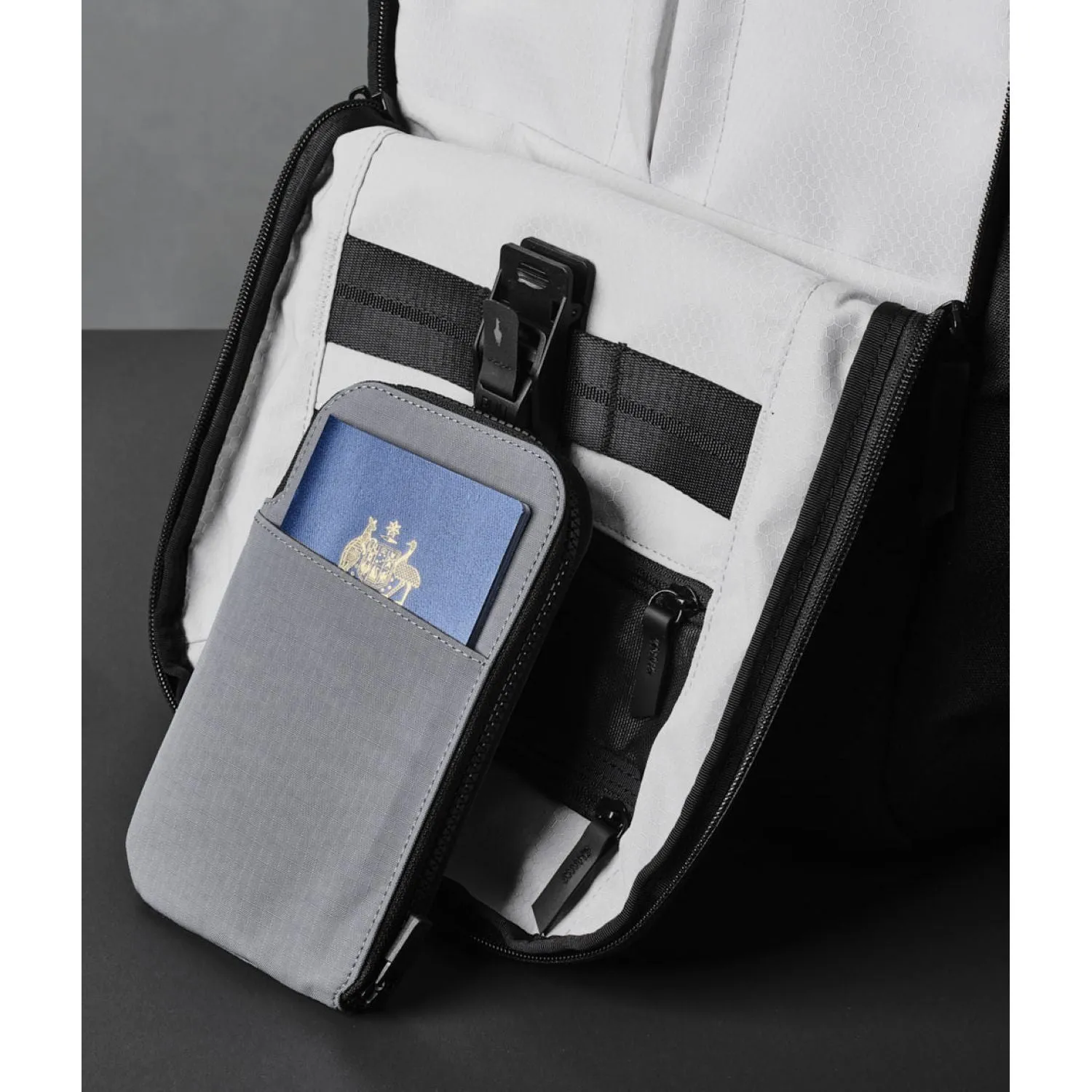 ALPAKA Zip Travel Wallet