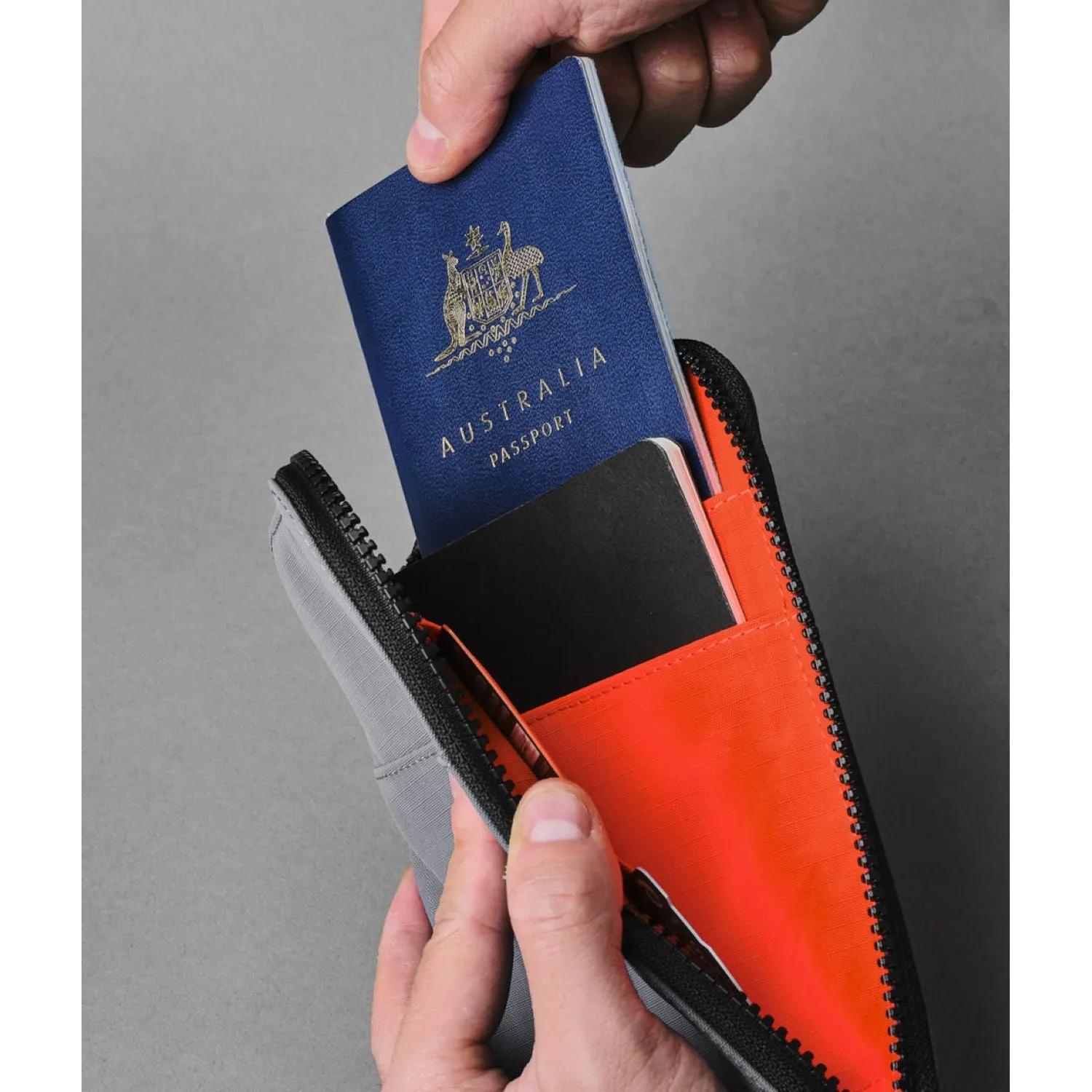 ALPAKA Zip Travel Wallet
