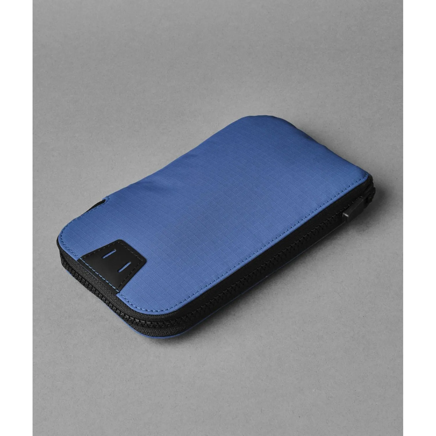ALPAKA Zip Travel Wallet