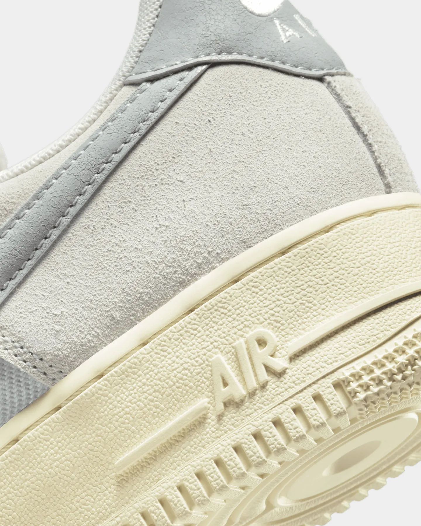 Nike Air Force 1 '07 LV8 Sail/Light Smoke Grey